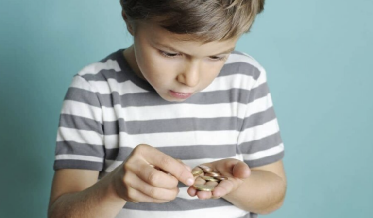 LET OP: Dit is waarom je jouw kind kostgeld zou moeten laten betalen